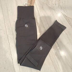 NWT OWNU by Hanna Oberg High Waisted Hidden Scrunch Seam Leggings in Grey 🩶